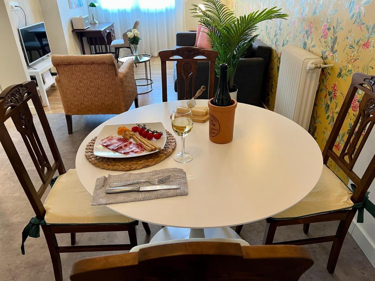 Mrs Holiday Apartment เอเธนส์ ภายนอก รูปภาพ