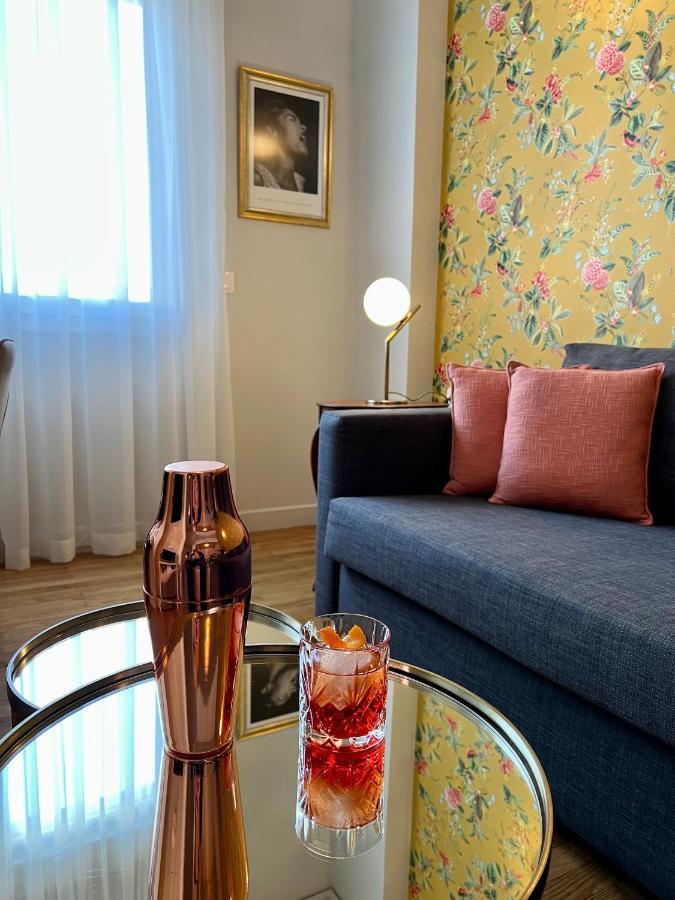Mrs Holiday Apartment เอเธนส์ ภายนอก รูปภาพ