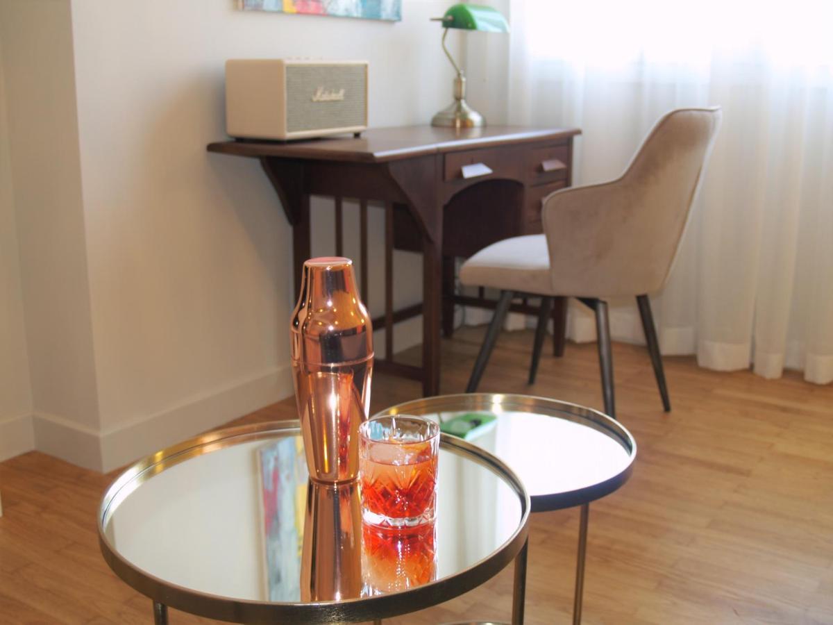 Mrs Holiday Apartment เอเธนส์ ภายนอก รูปภาพ