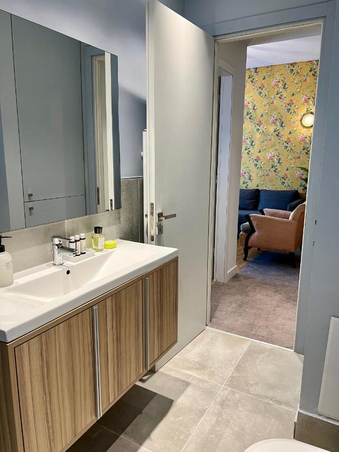 Mrs Holiday Apartment เอเธนส์ ภายนอก รูปภาพ